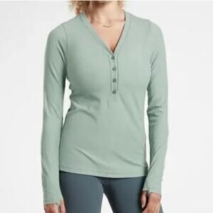 Athleta uptempo soft green ribbed Henley top 1X
